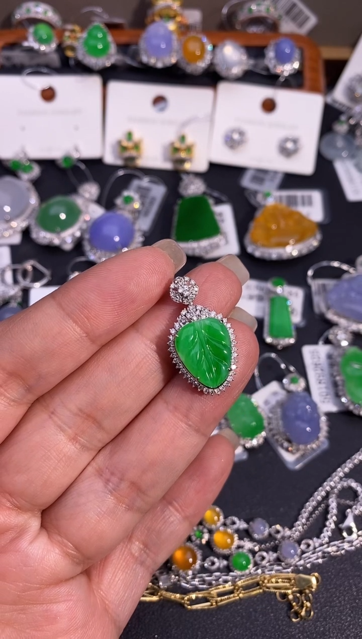 【闪购商品】翡翠吊坠(不含链)18K金镶嵌吊坠