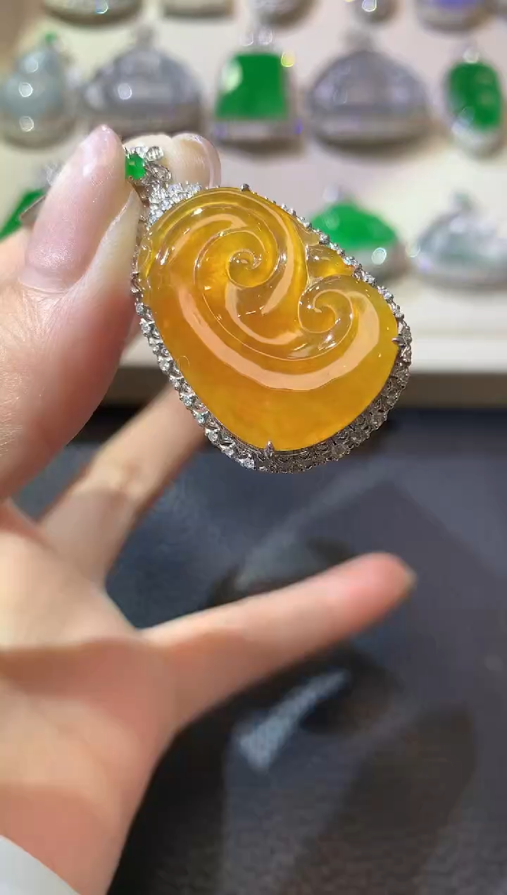 【闪购商品】翡翠吊坠(不含链)18K金镶嵌C53