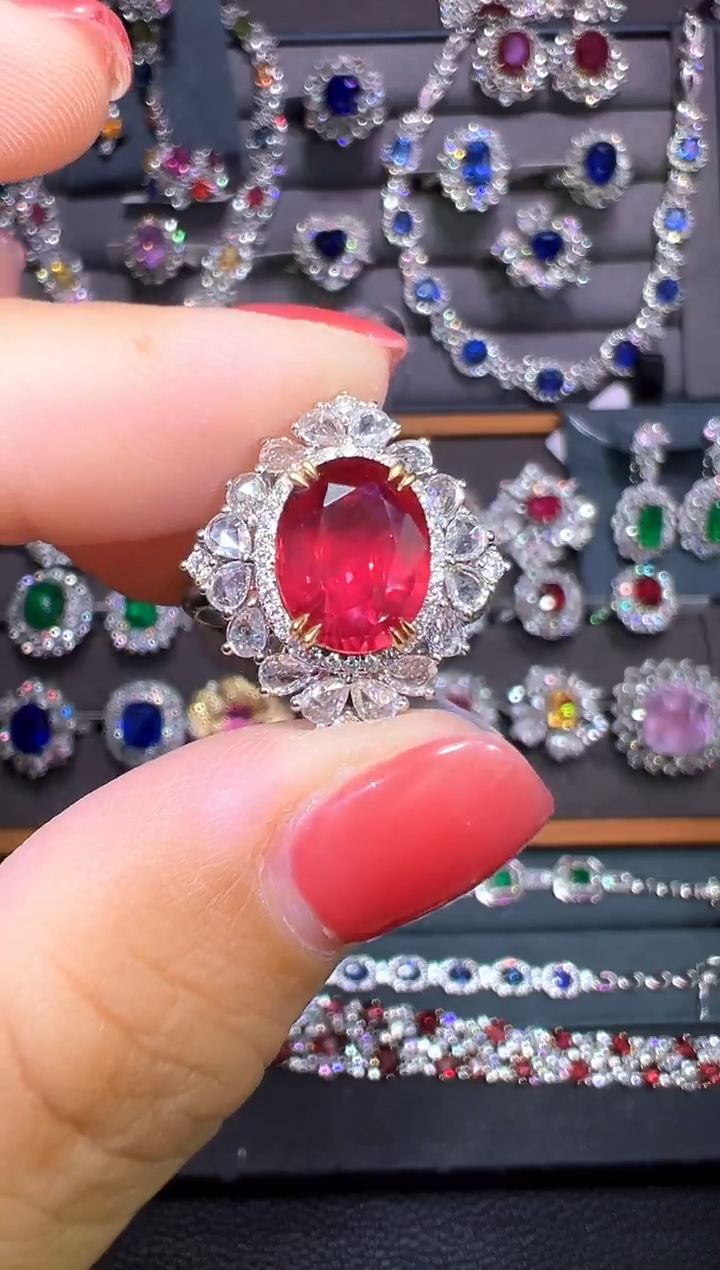 18K金镶嵌AIGS无烧鸽血红红宝石 