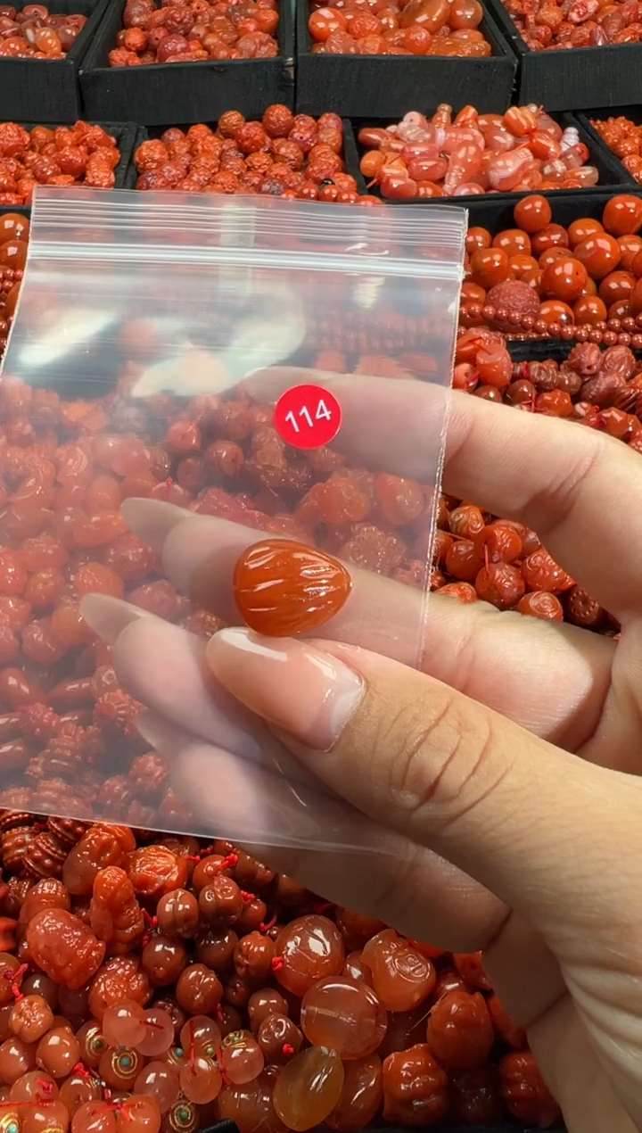 南红玛瑙未镶嵌颈饰1
