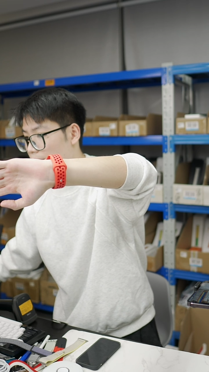 准新品大表盘 亮深红配健身红 ml 99新