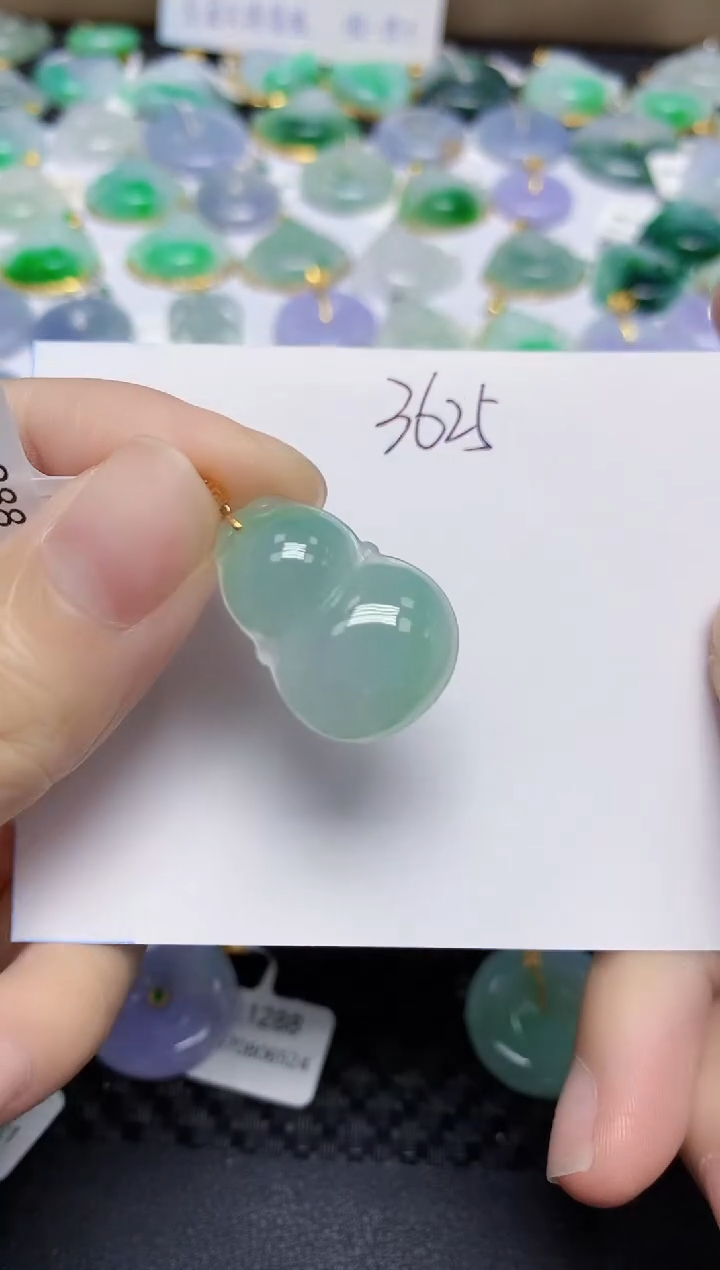 翡翠18K金镶嵌颈饰天然缅甸翡翠A货