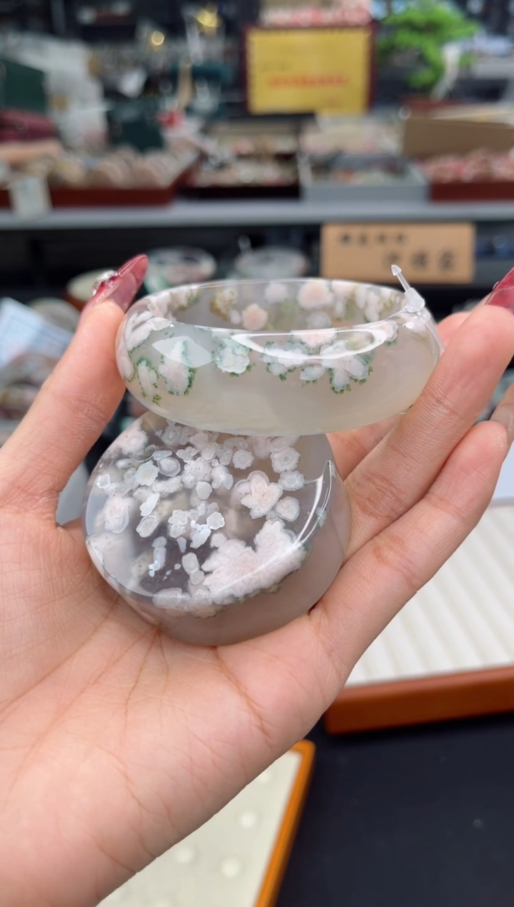 【闪购商品】石英质玉手镯未镶嵌57圈口（赠品镯心）Rs2785