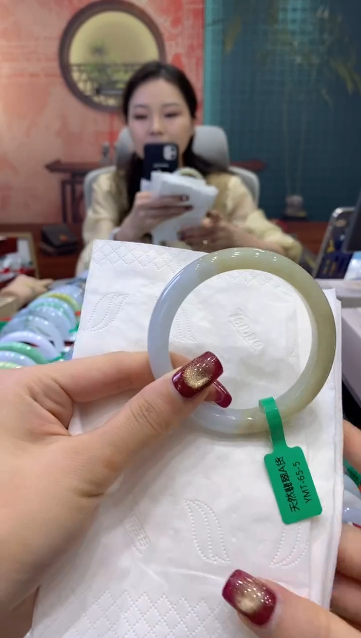 【闪购商品】翡翠手镯未镶嵌多人00562