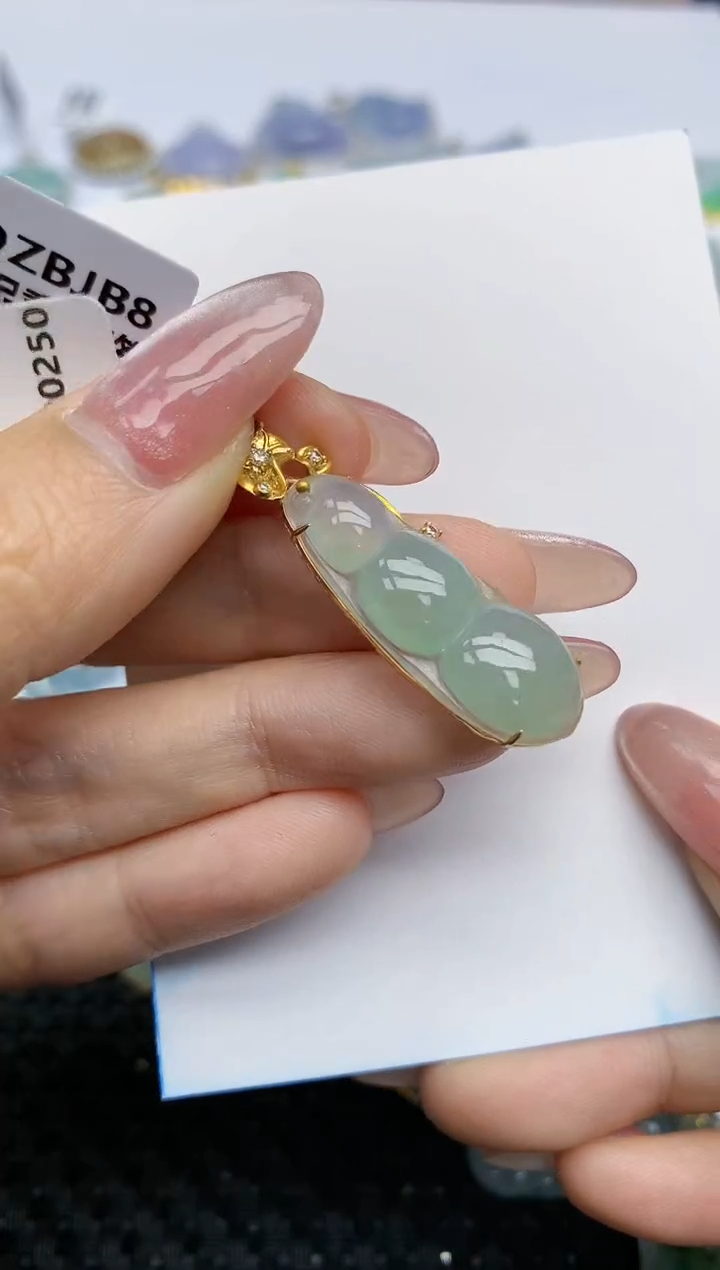 【闪购商品】翡翠挂件18K金镶嵌天然翡翠A货