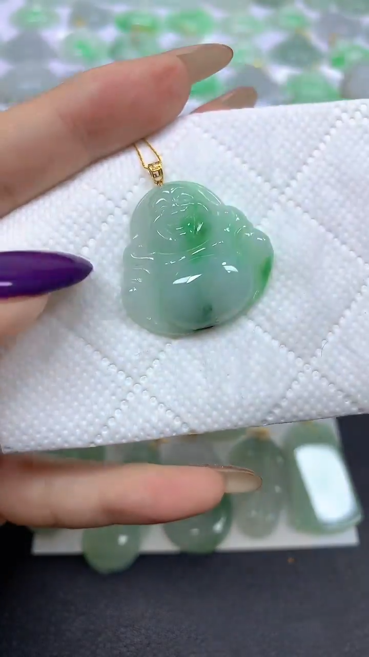 颈饰18K金镶嵌翡翠 