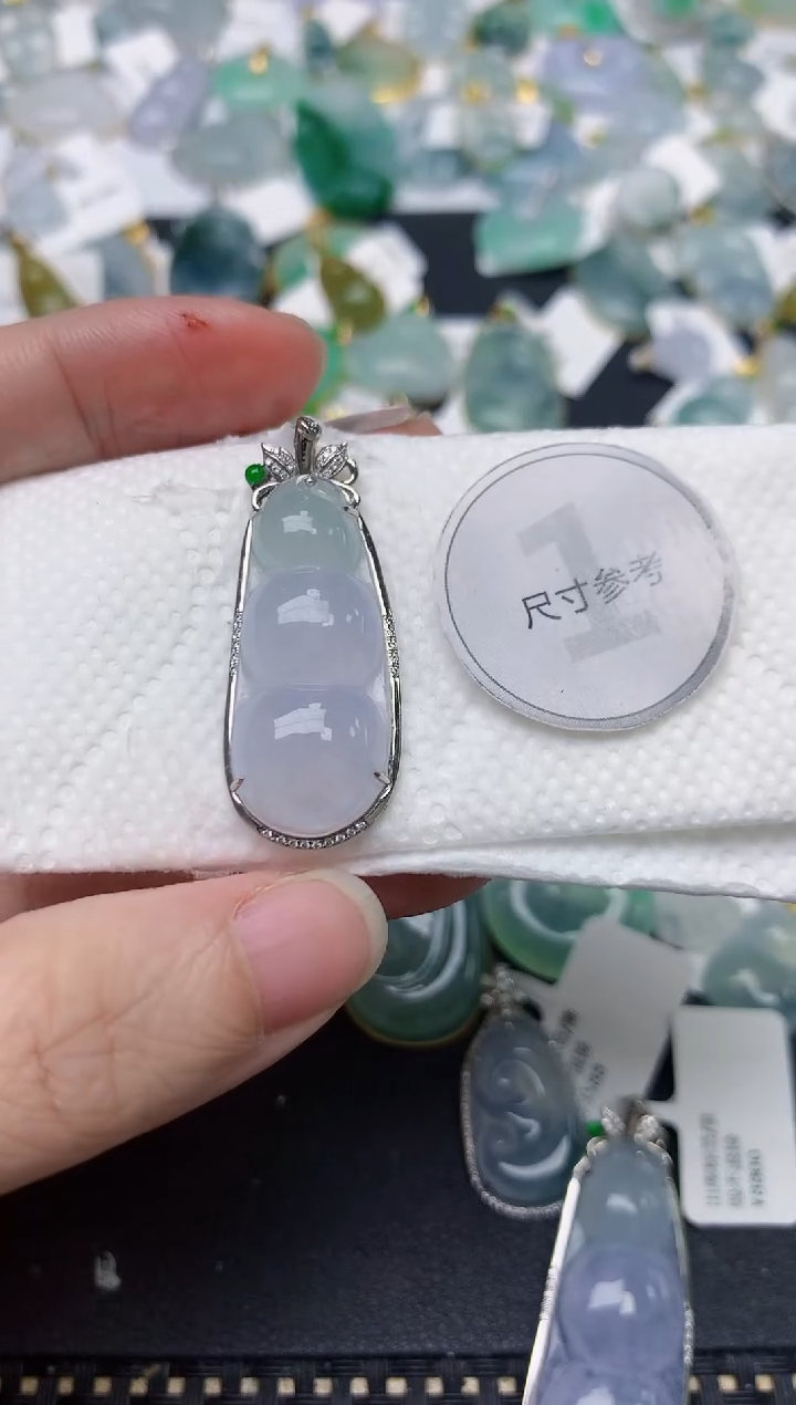 颈饰18K金镶嵌翡翠天然缅甸A货翡翠