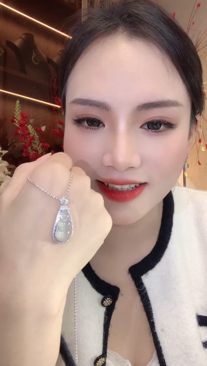 【闪购商品】翡翠吊坠(不含链)18K金镶嵌C7