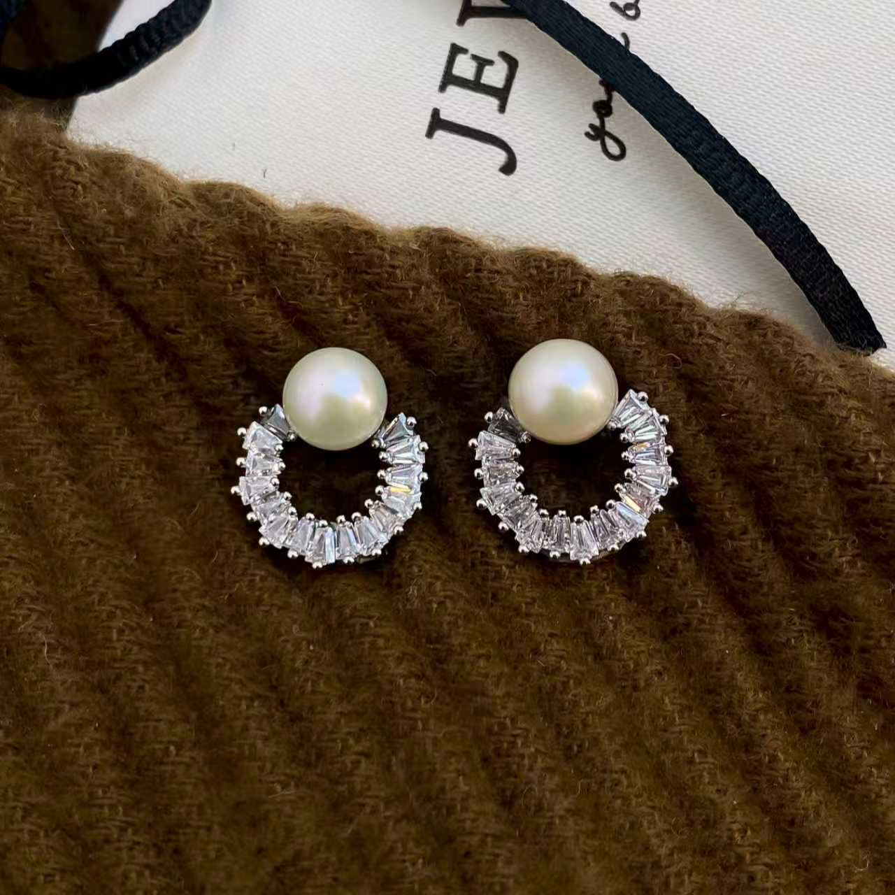 天然淡水珍珠几何千金风日韩女银色耳钉气质小香风耳饰经典轻奢