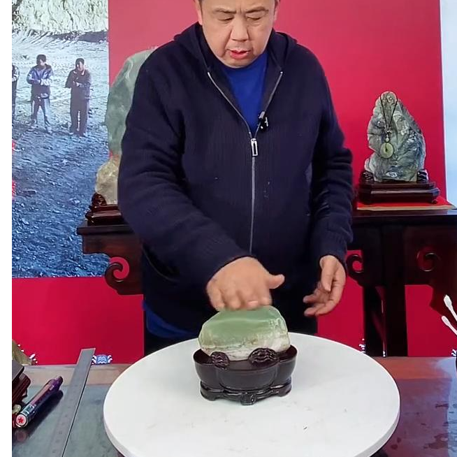 原石摆件带底座发一件编号973