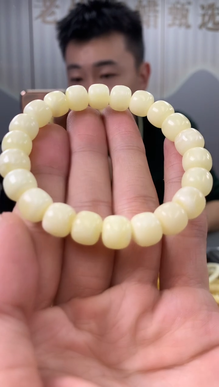 【闪购商品】琥珀裸石未镶嵌手串