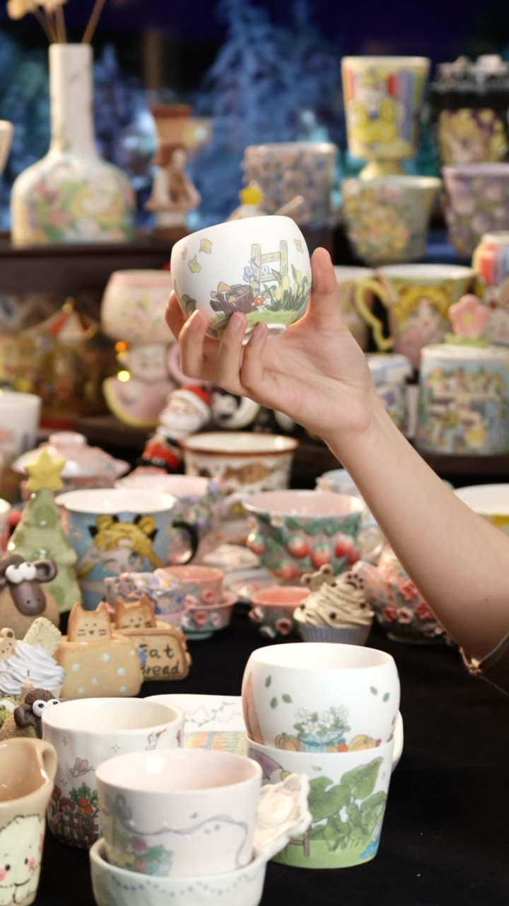 摆件陶景德镇釉下彩手绘设计师款陶瓷