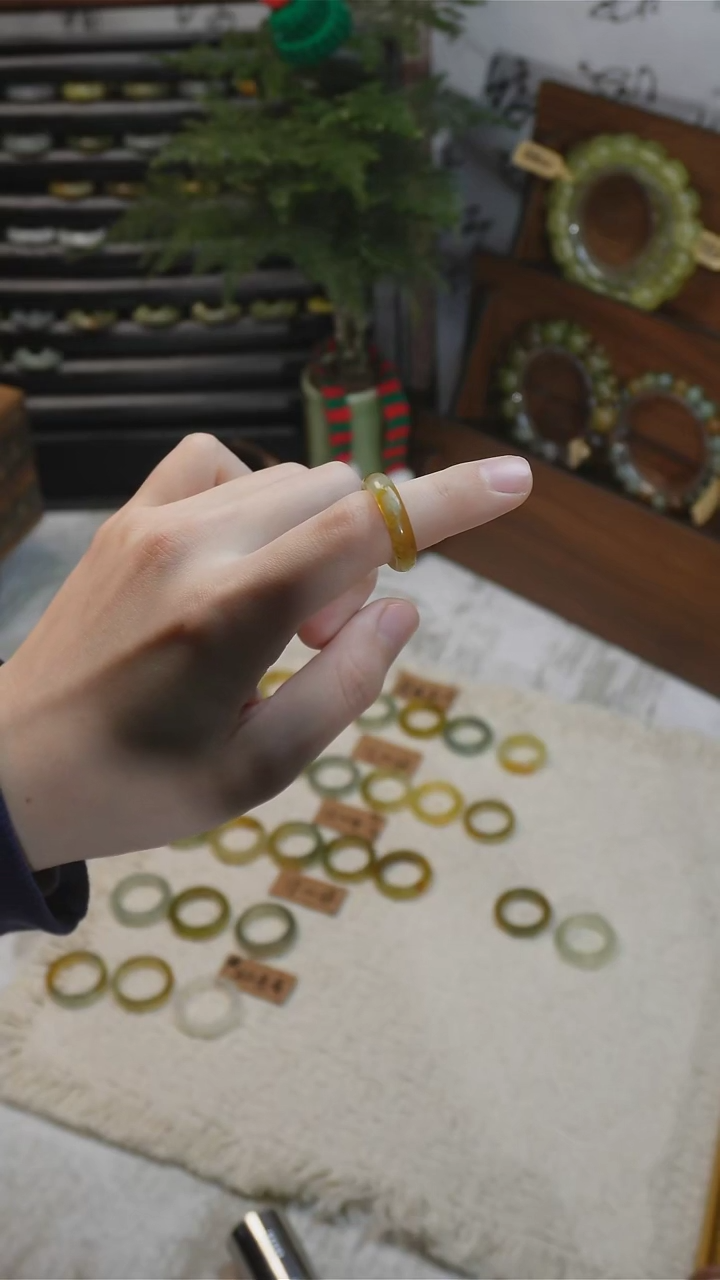 未镶嵌蛇纹石玉戒指1