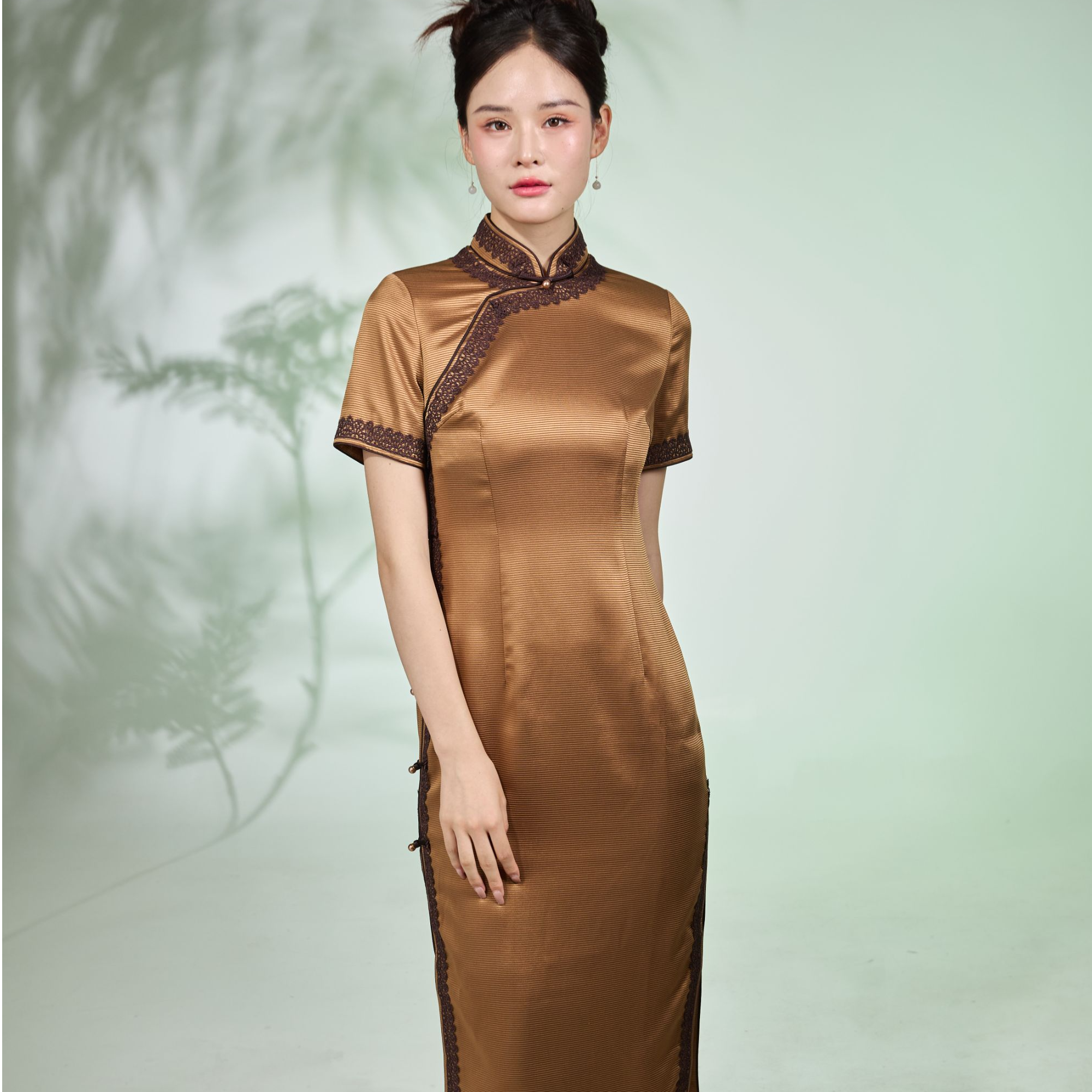 格格素心从简-中国风复古蕾丝边立领旗袍G23AF020011