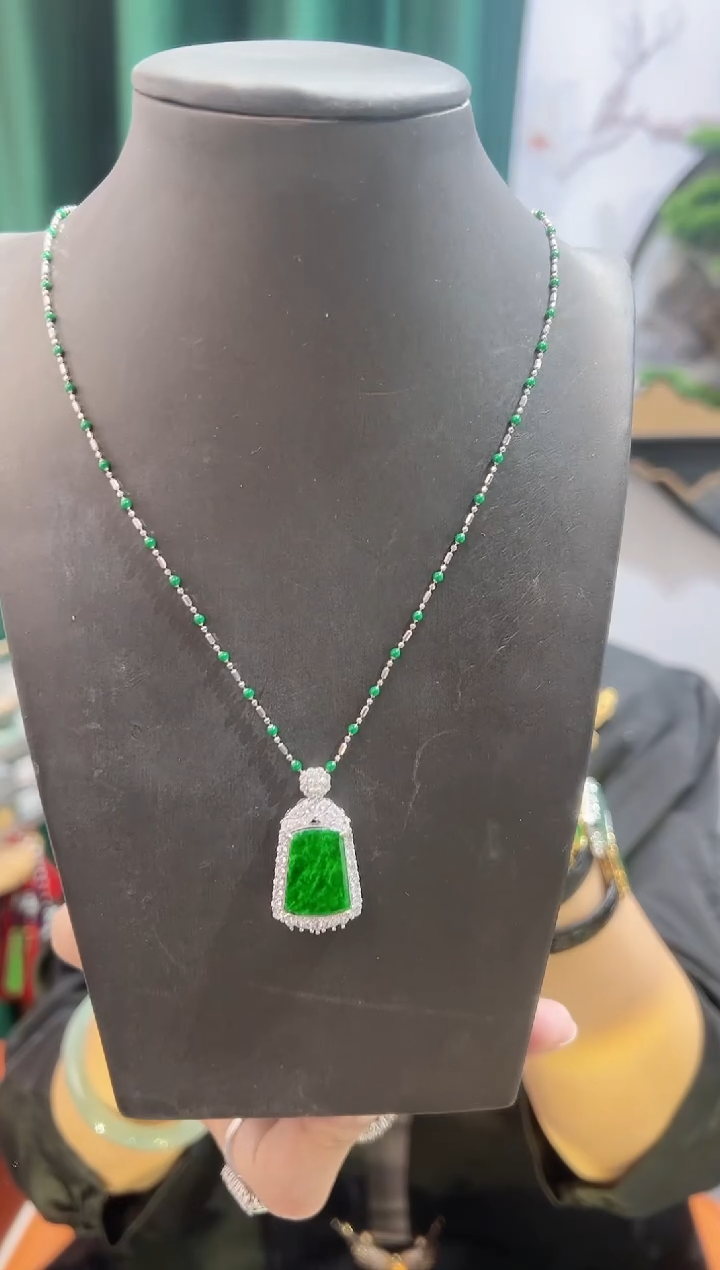 【闪购商品】翡翠银S925镶嵌颈饰88888888888