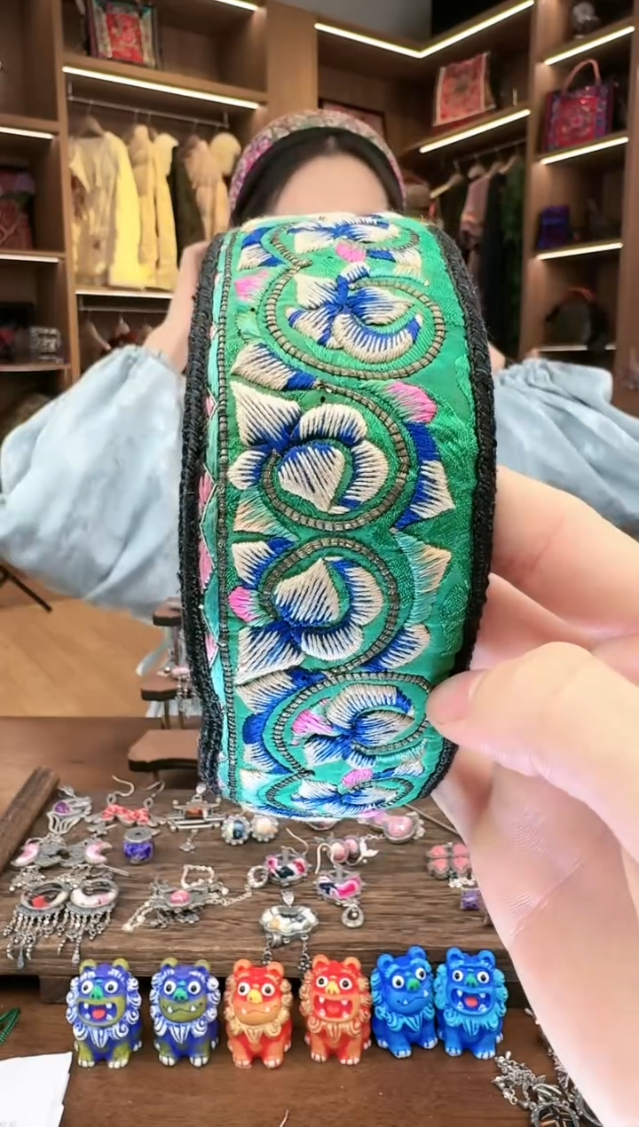 【闪购商品】织绣L513黔东南苗族刺绣