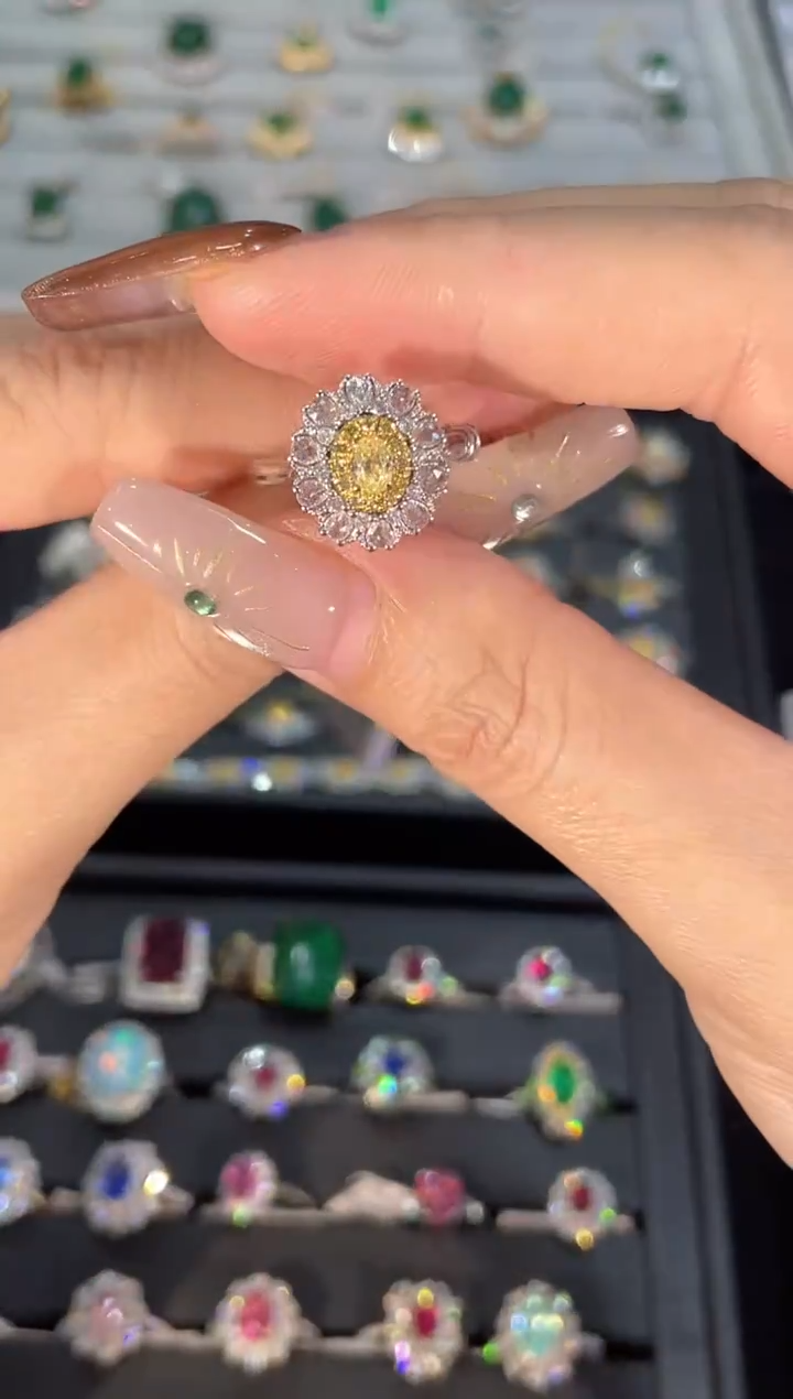 18K金镶嵌戒指钻石HY