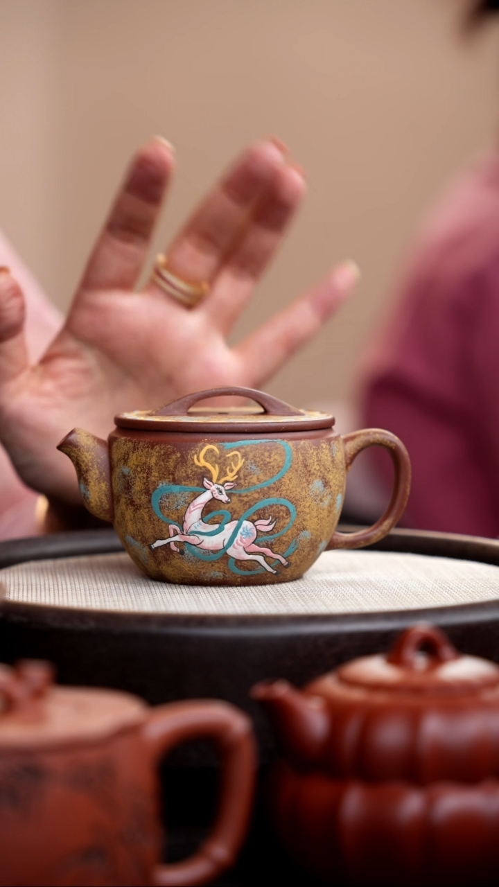 茶壶紫砂紫泥汉瓦泥绘九色鹿