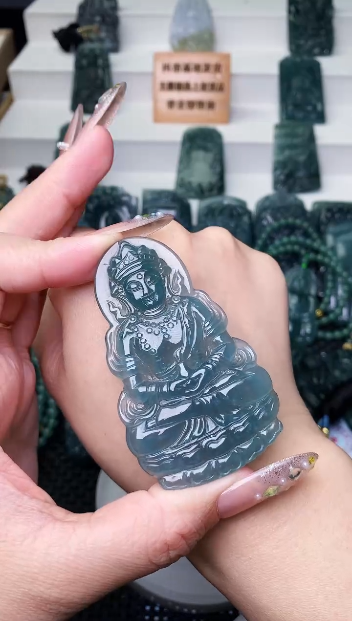 颈饰未镶嵌翡翠 