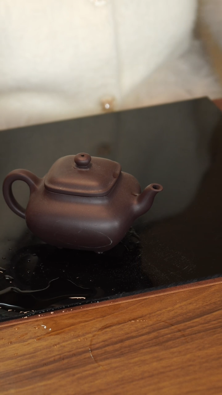 【闪购商品】紫砂茶壶黑墩头-传炉-200cc-微微瑕