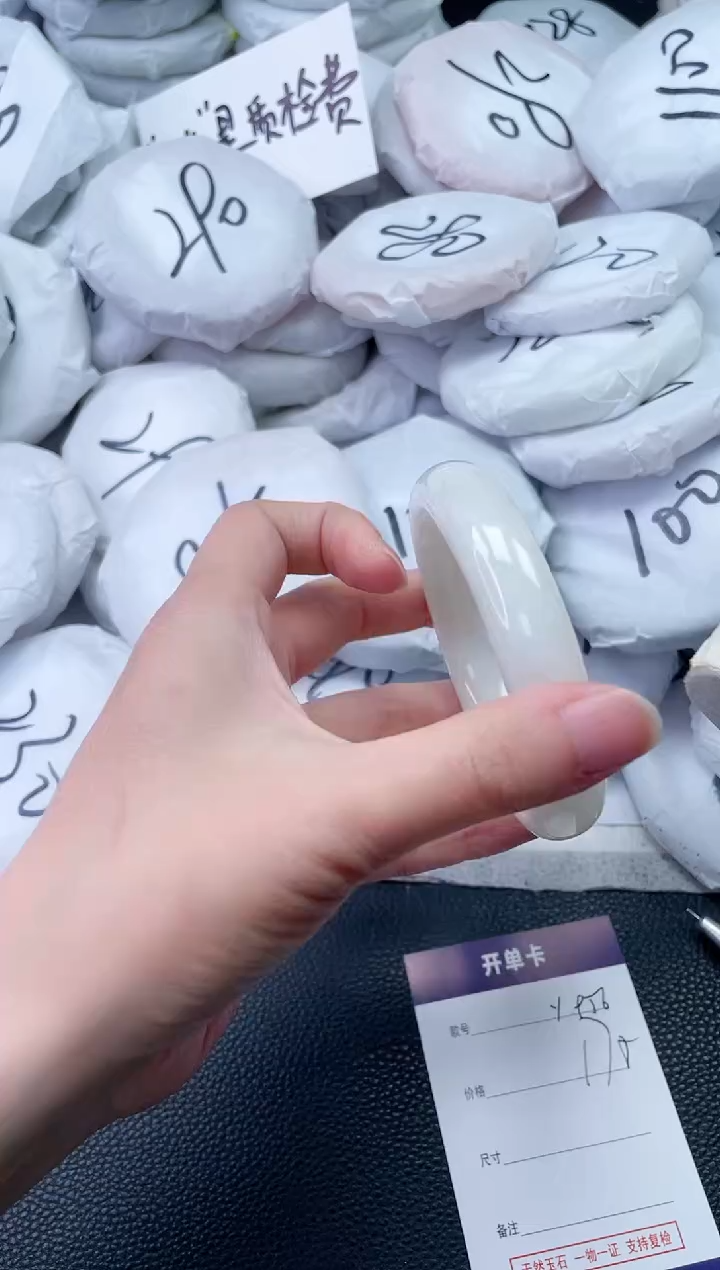 【闪购商品】和田玉手镯未镶嵌Y956