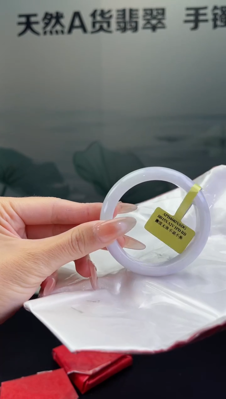 翡翠手镯未镶嵌翡翠手镯