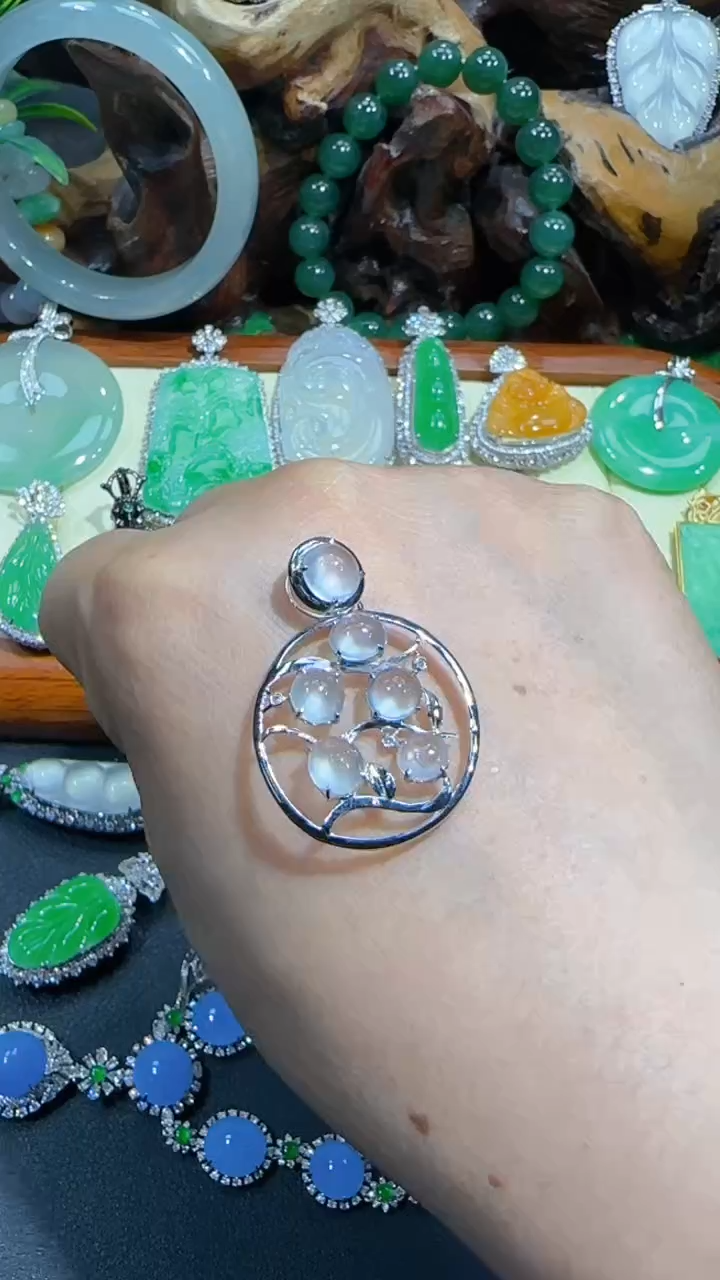 【闪购商品】翡翠吊坠(不含链)18K金镶嵌吊坠