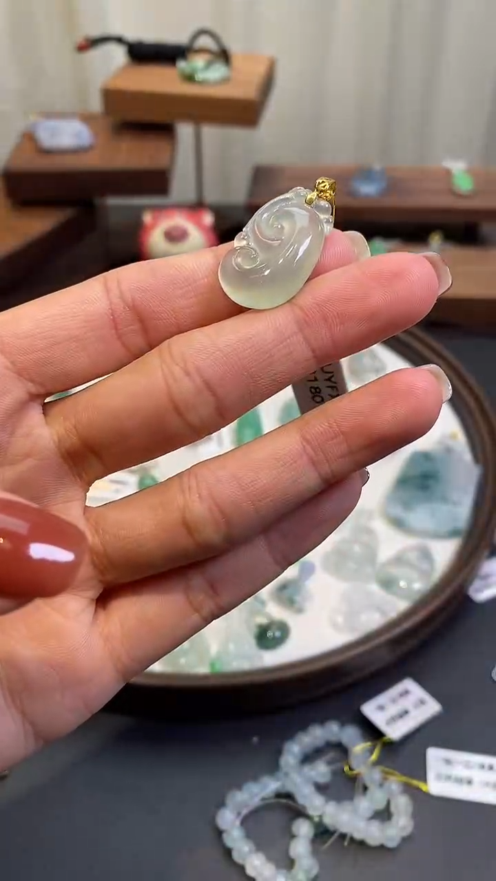 【闪购商品】翡翠颈饰18K金镶嵌如意