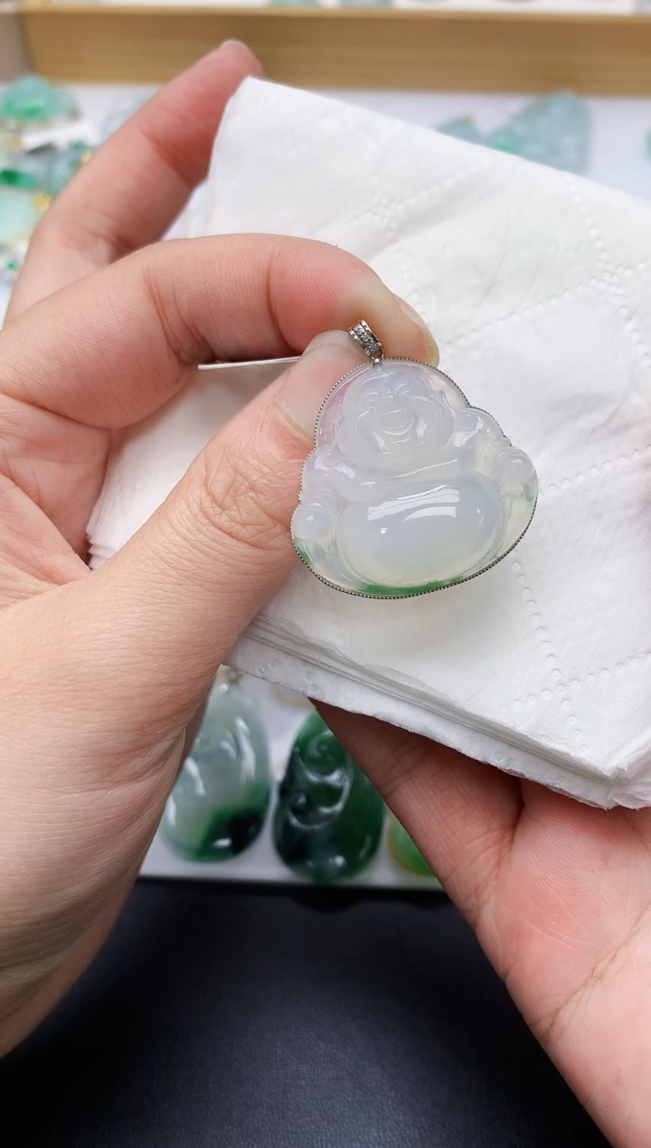 颈饰18K金镶嵌翡翠天然A货
