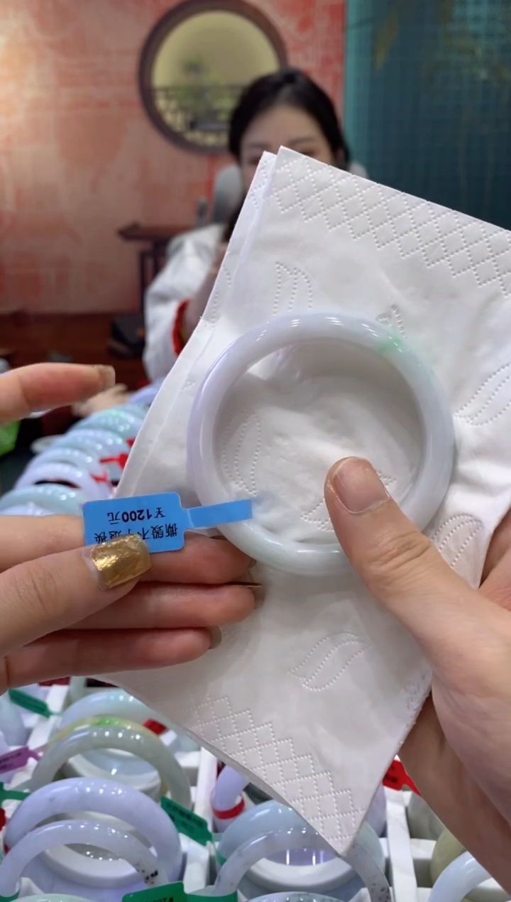 【闪购商品】翡翠手镯未镶嵌多人19109