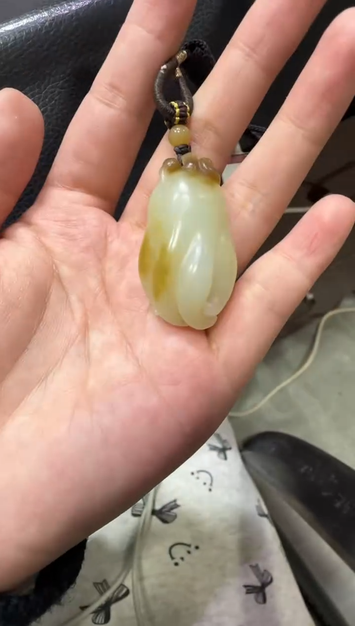 吊坠(赠链)未镶嵌和田玉金山糖白挂件 （产地直发）