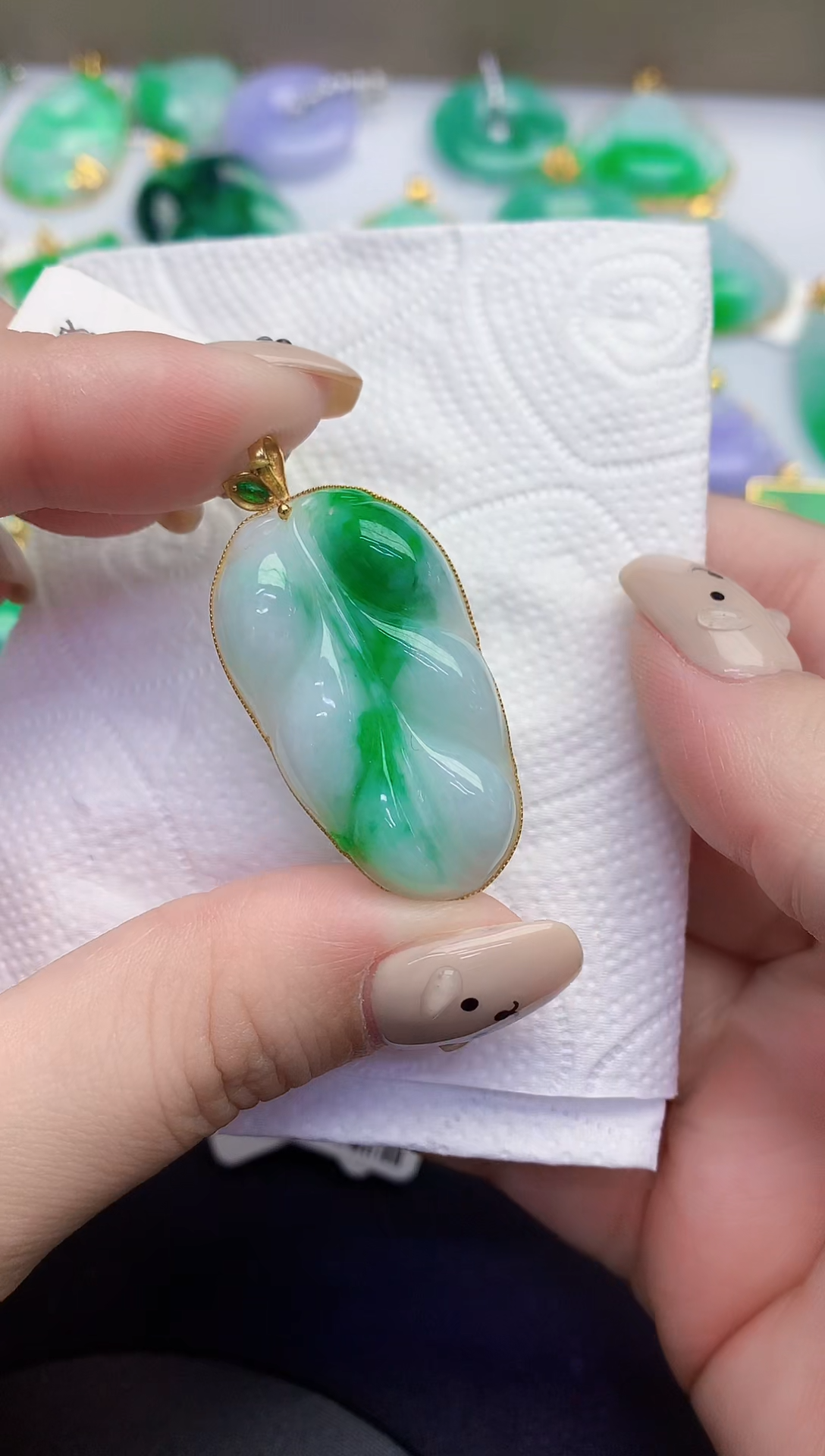 颈饰18K金镶嵌翡翠缅甸天然翡翠A货