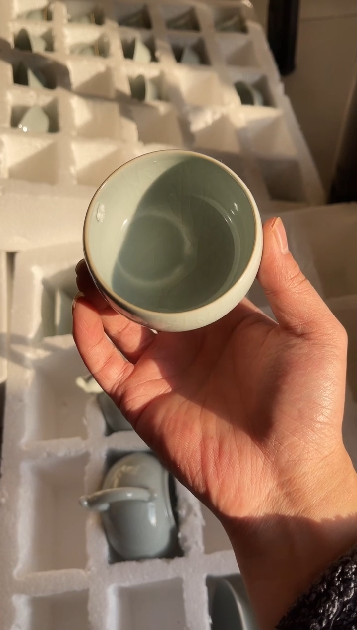 瑕疵福利-云雾月白釉纯手工禅定杯