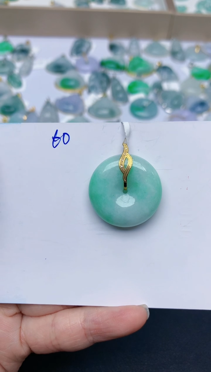 【闪购商品】翡翠颈饰18K金镶嵌天然翡翠A货    