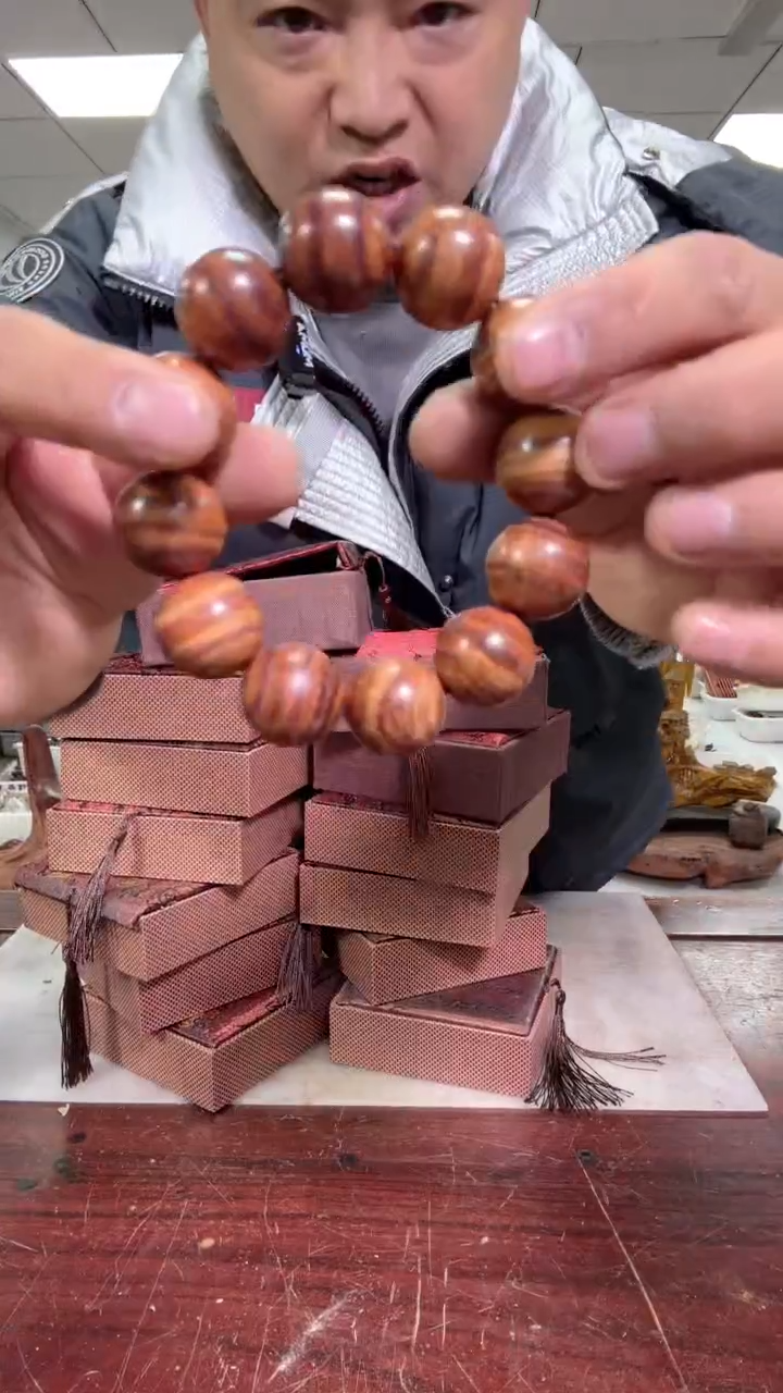 【闪购商品】花梨木类木雕工艺品88888888