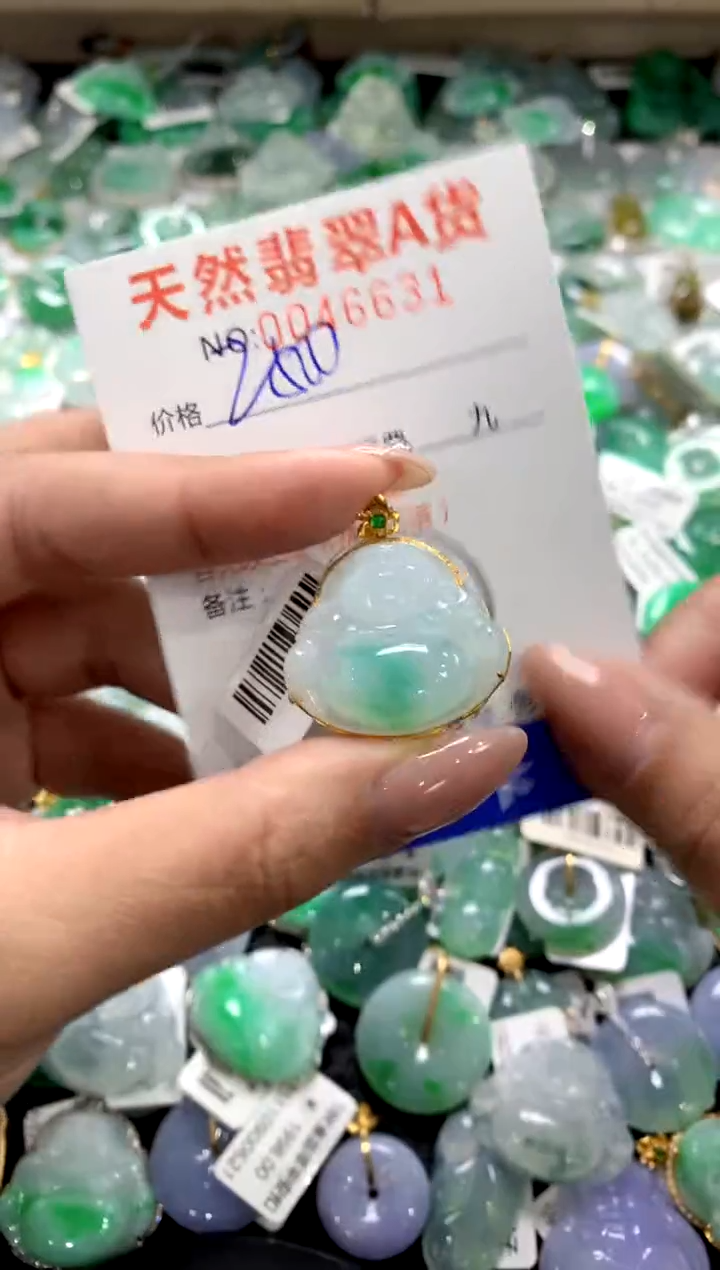 颈饰18K金镶嵌翡翠1111111111111111