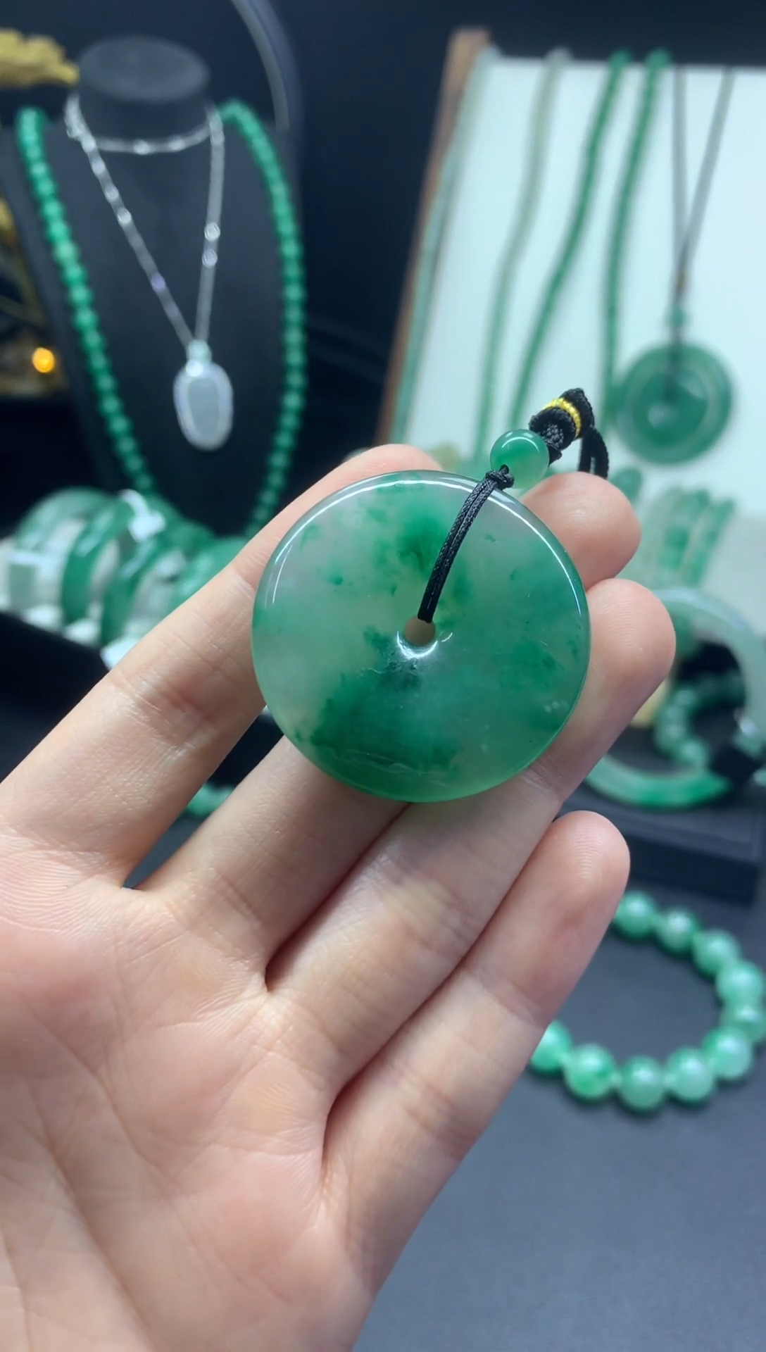 吊坠(不含链)未镶嵌石英质玉（非洲翠）38mm平安扣（放漏）