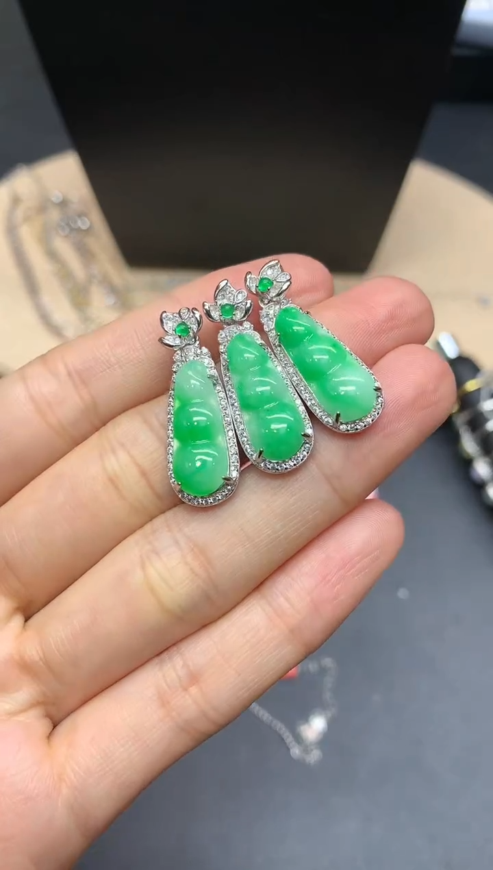 【闪购商品】翡翠吊坠(不含链)银S925镶嵌福豆【多样性发其一】