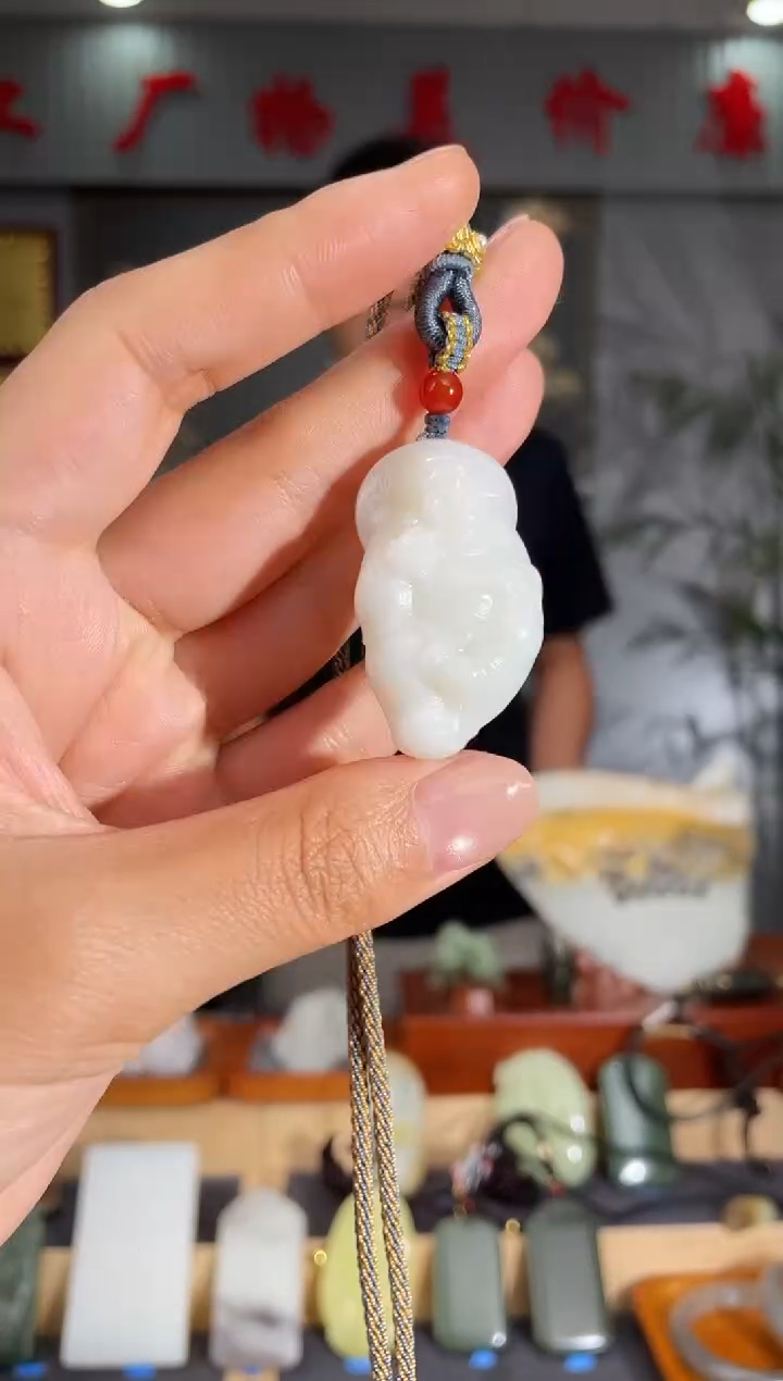 和田玉未镶嵌颈饰1