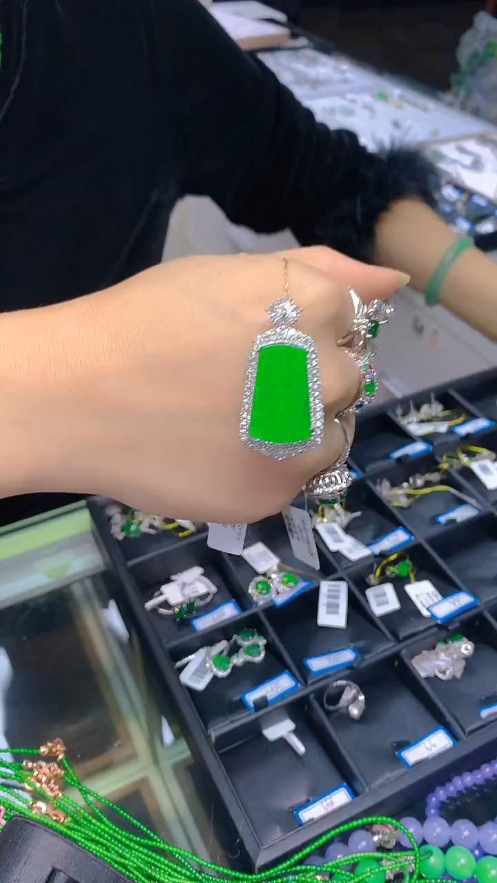 吊坠(赠链)银S925镶嵌翡翠001（多样性发其一）