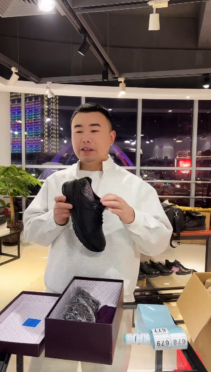 头层牛皮韩爵绅士包包皮具677/41码