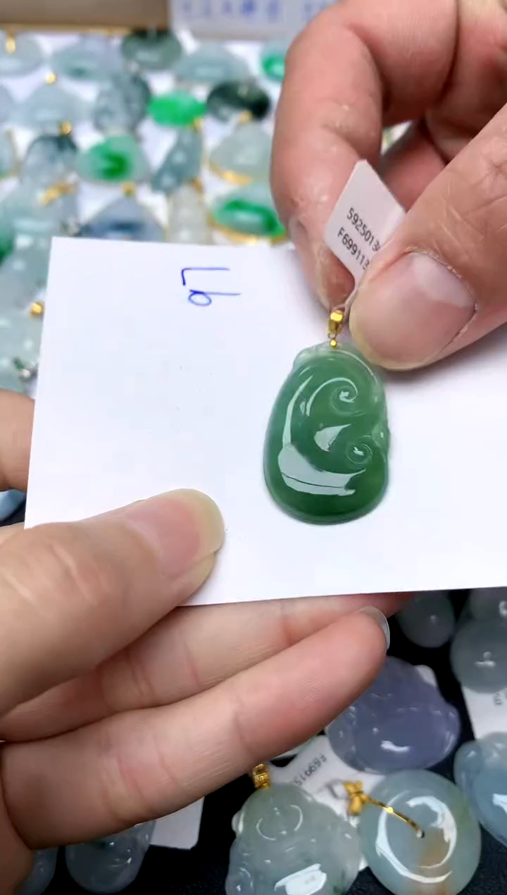 【闪购商品】翡翠颈饰18K金镶嵌97天然A货翡翠