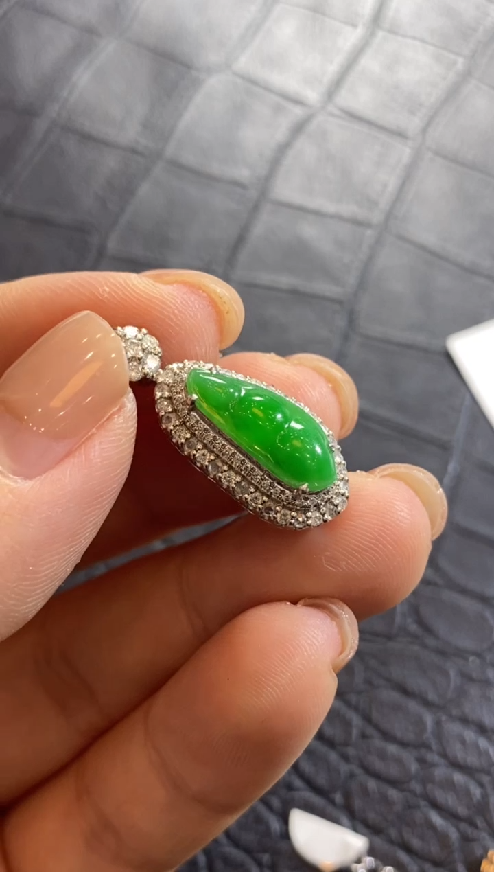 翡翠18K金镶嵌颈饰收到货48小时鉴赏期（超时不退不换）