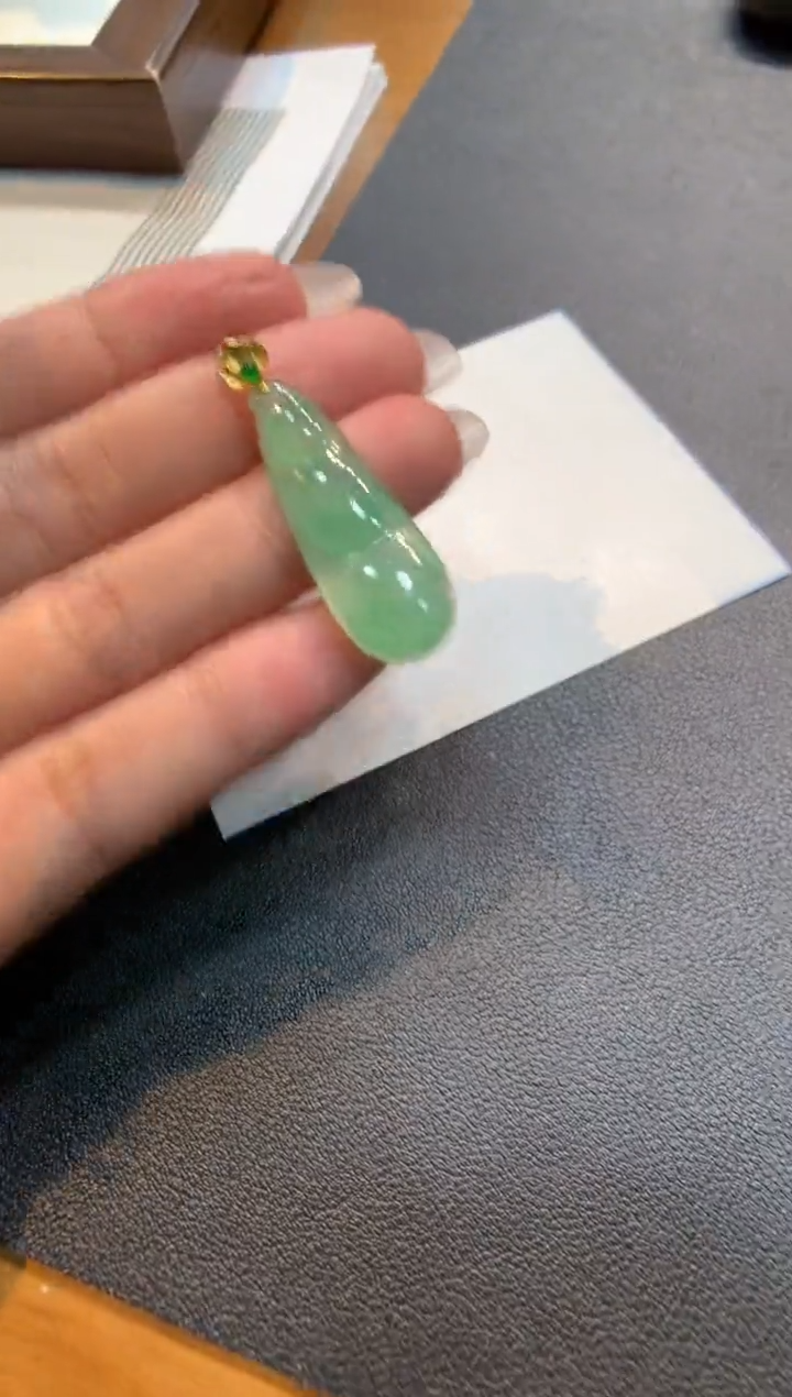 翡翠18K金镶嵌颈饰福豆
