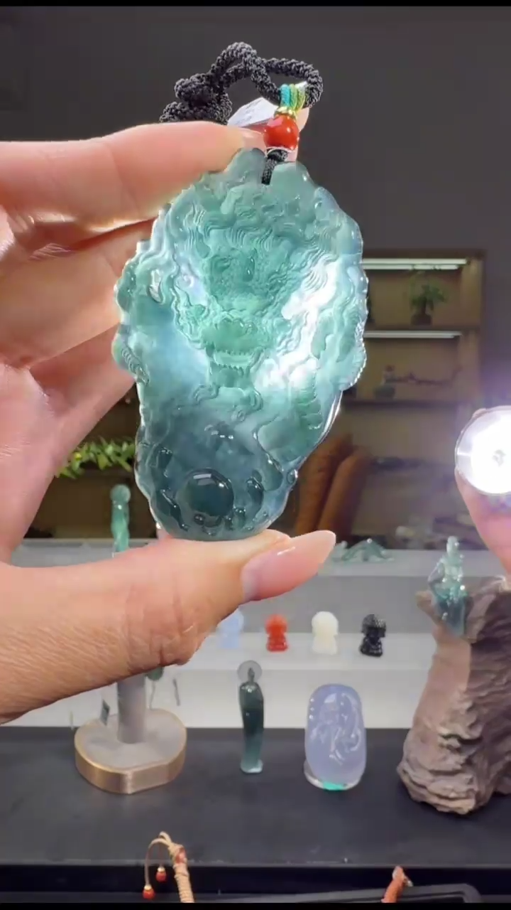 吊坠(不含链)未镶嵌翡翠龙牌