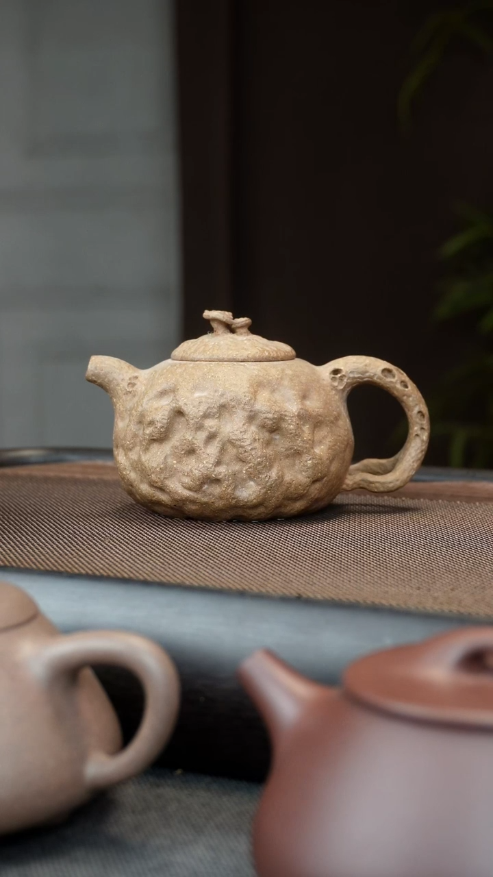 【闪购商品】紫砂茶壶供春 230CC 老段泥  