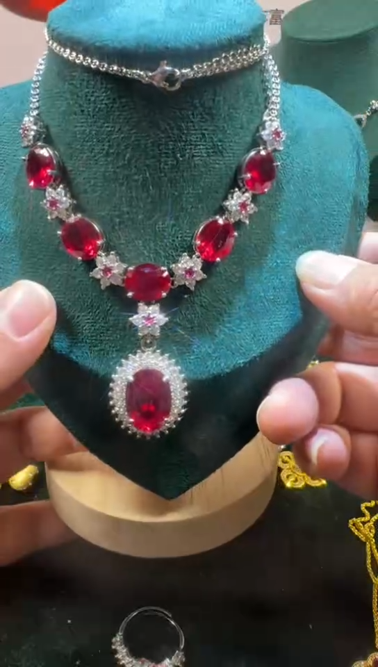 10红宝石（处理）红色