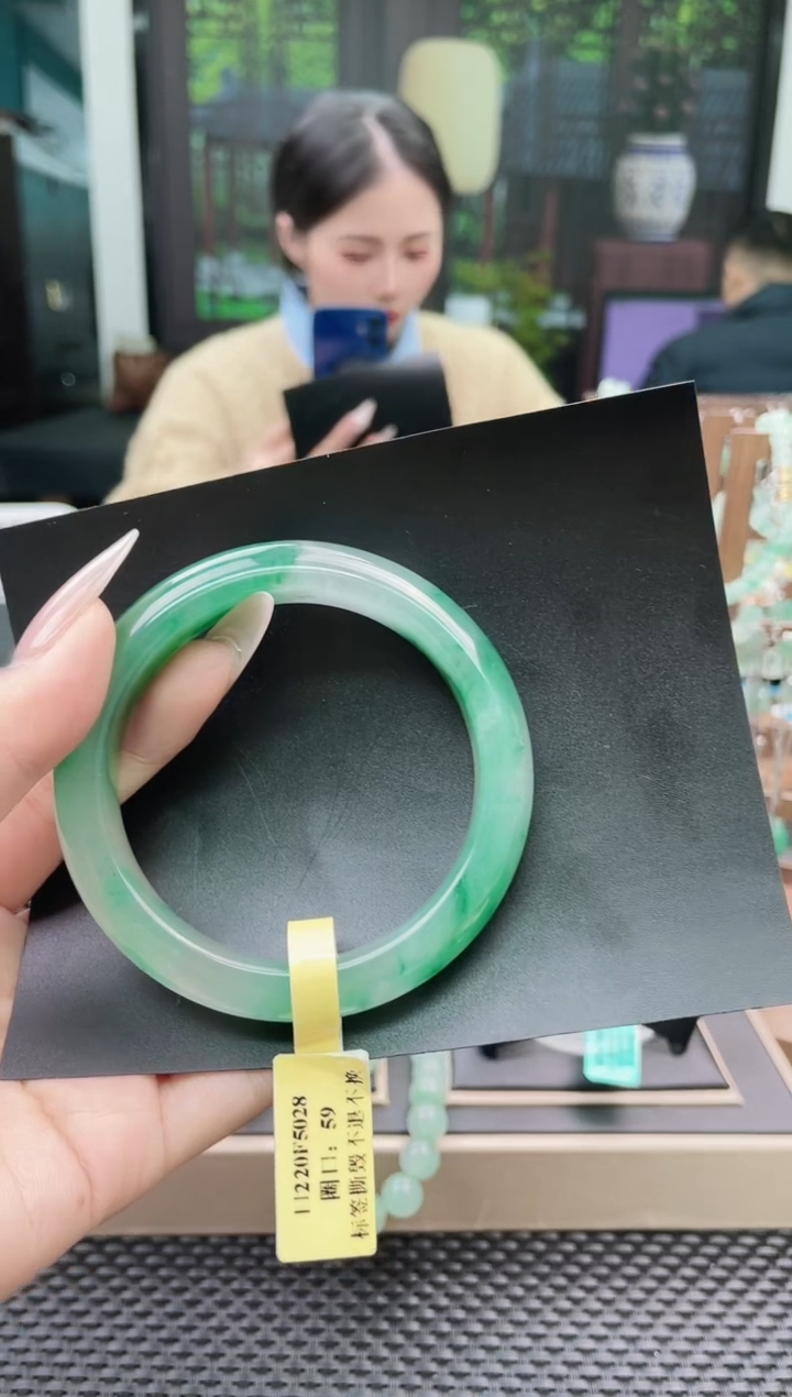 未镶嵌手镯石英质玉（非洲翠）钱****好手镯