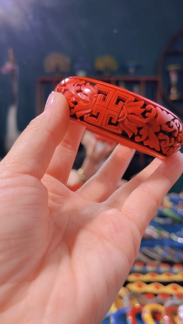 【闪购商品】雕漆手镯古背缠枝莲纹圈口58