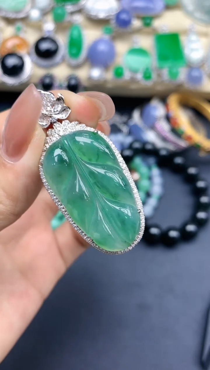 颈饰18K金镶嵌翡翠357-中国好珍宝